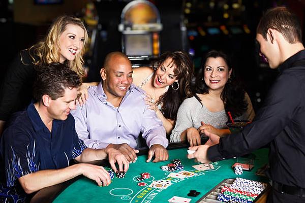 Explore Interactive Casino Formats with คาสิโนออนไลน์ for Digital Gaming Fans